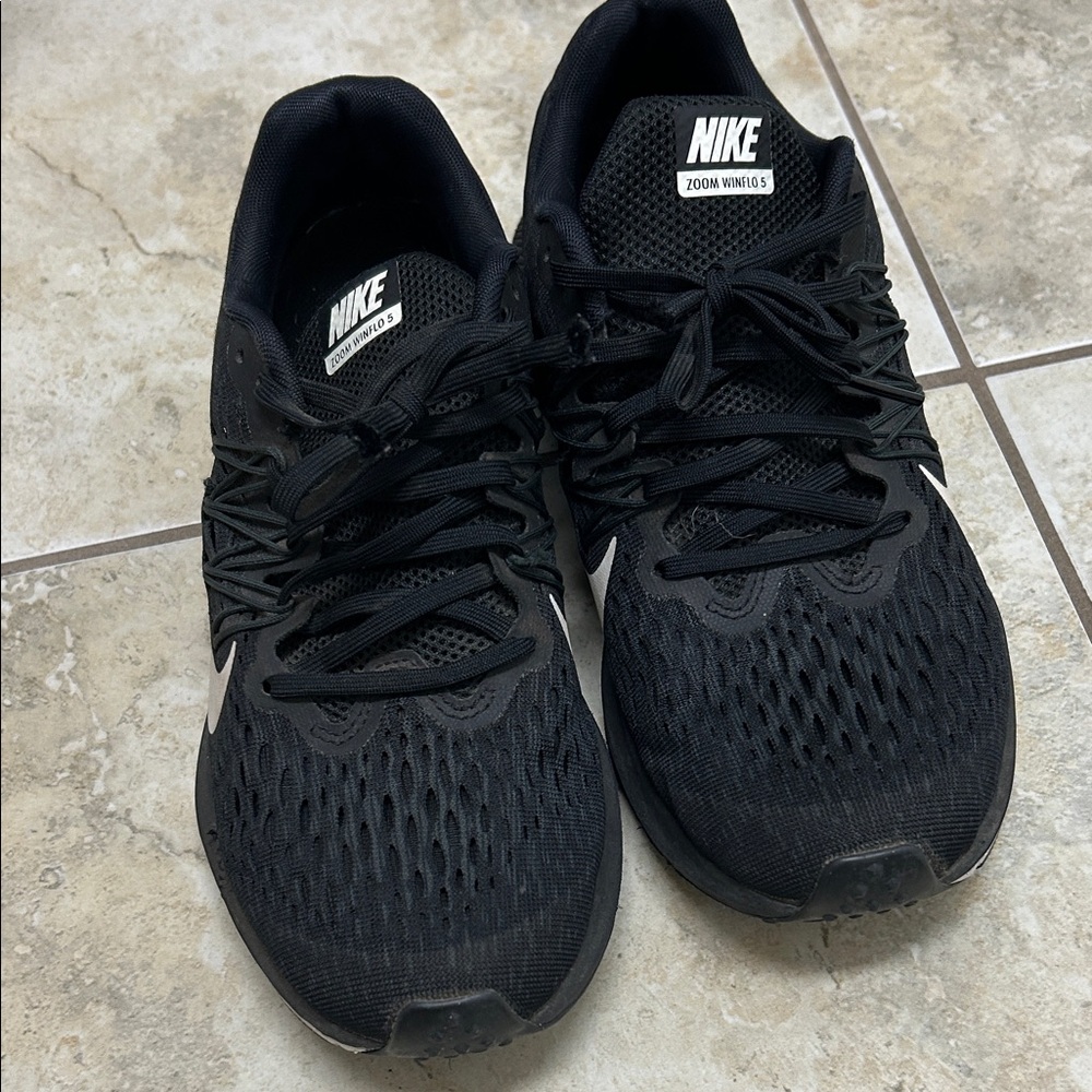 Nike Black Zoom Winflo 6 Women's Athletic Shoes